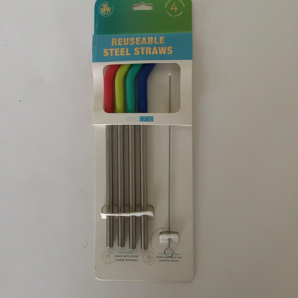 NWT STEEL REUSABLE STRAWS SET OF FOUR WITH BRUSH